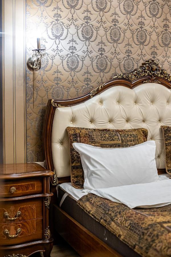 Classic Royal Central Apartment. Balcony And A/C Lviv Luaran gambar