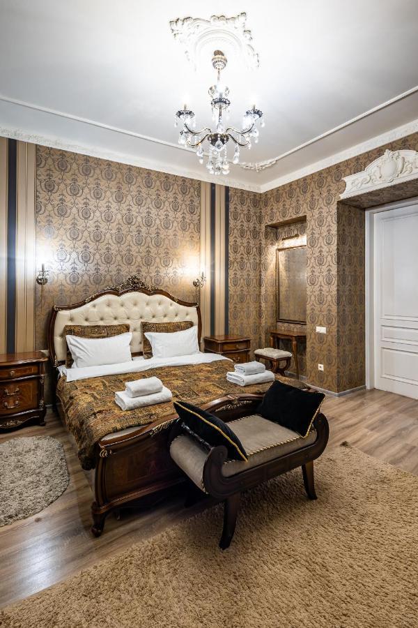 Classic Royal Central Apartment. Balcony And A/C Lviv Luaran gambar
