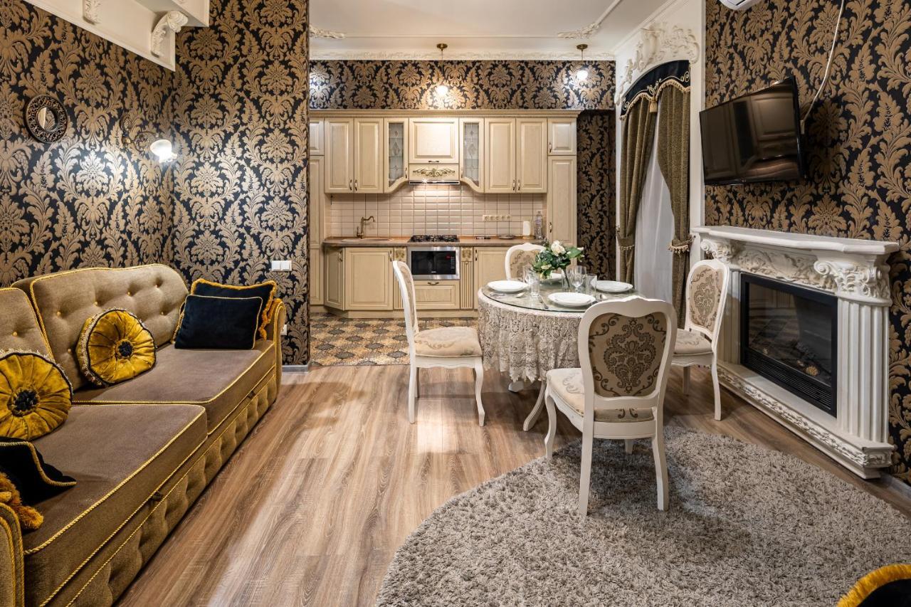 Classic Royal Central Apartment. Balcony And A/C Lviv Luaran gambar