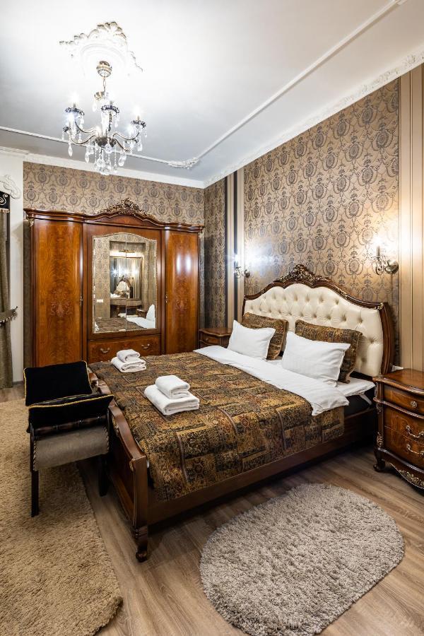 Classic Royal Central Apartment. Balcony And A/C Lviv Luaran gambar