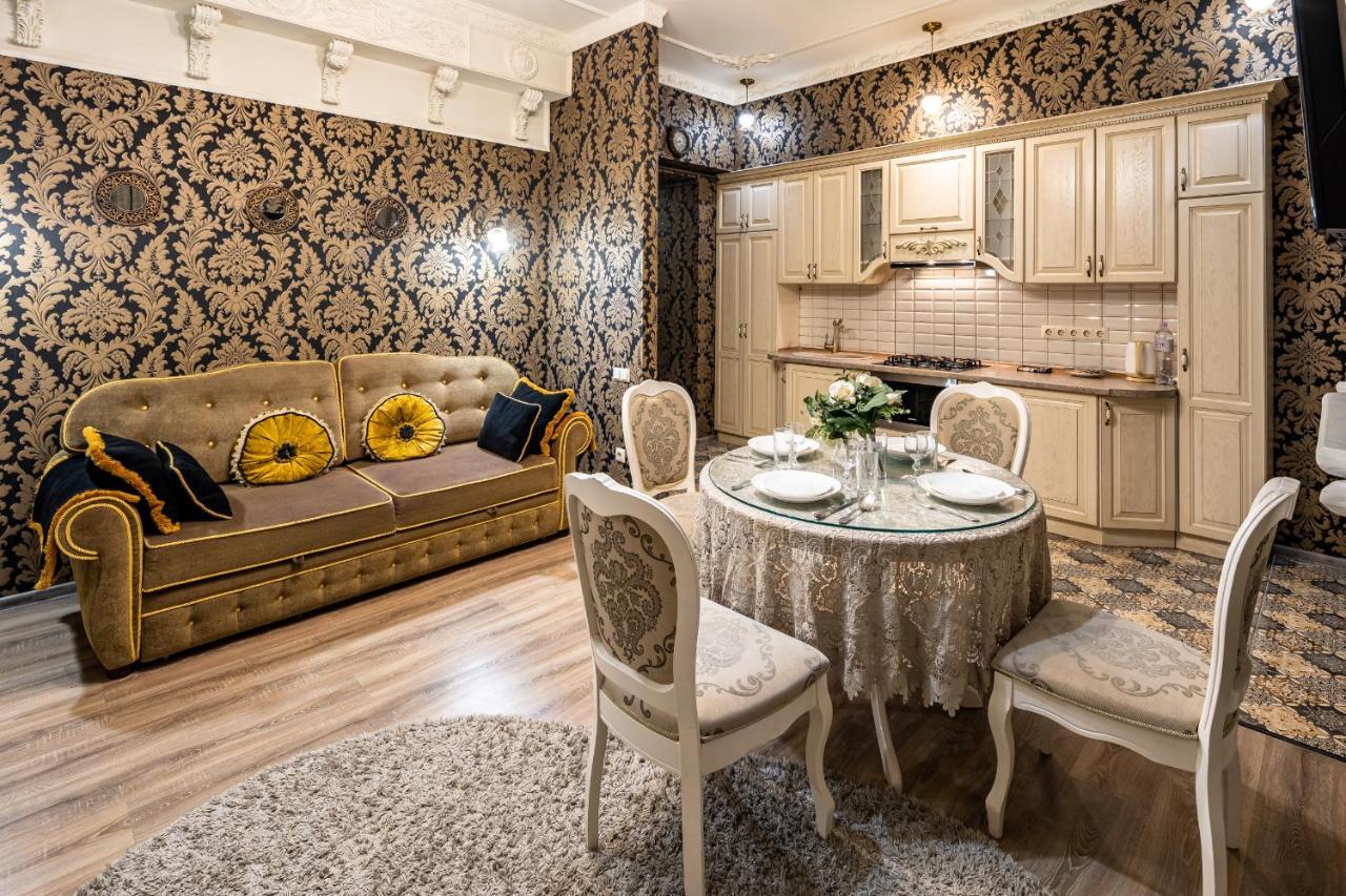 Classic Royal Central Apartment. Balcony And A/C Lviv Luaran gambar
