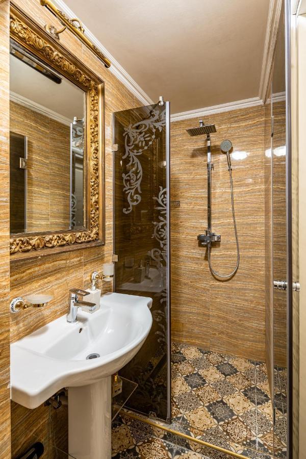 Classic Royal Central Apartment. Balcony And A/C Lviv Luaran gambar