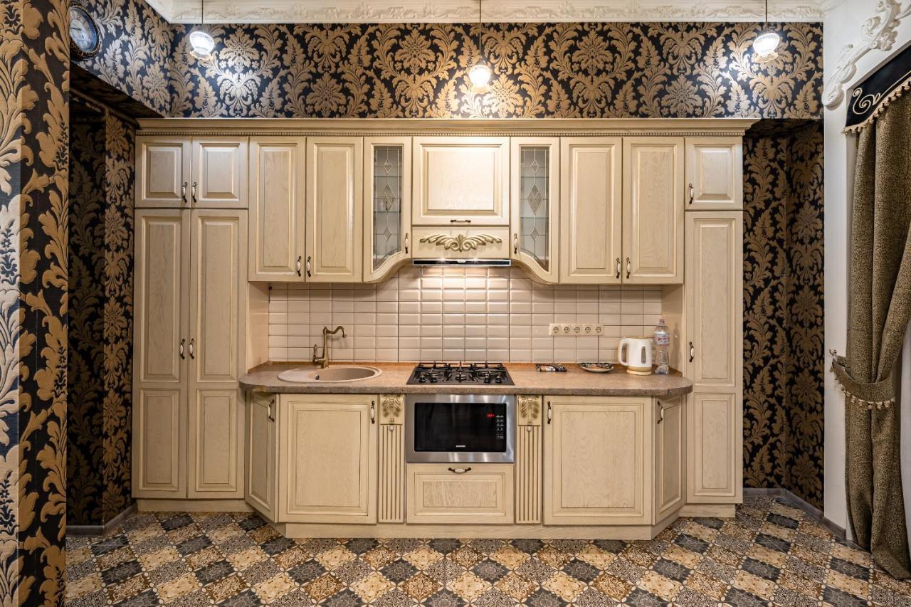 Classic Royal Central Apartment. Balcony And A/C Lviv Luaran gambar
